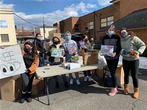 Key Club Distributing Food 